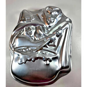Wilton Monster Party Halloween Cake Pan Witch Dracula 1999 Aluminum 14” USA